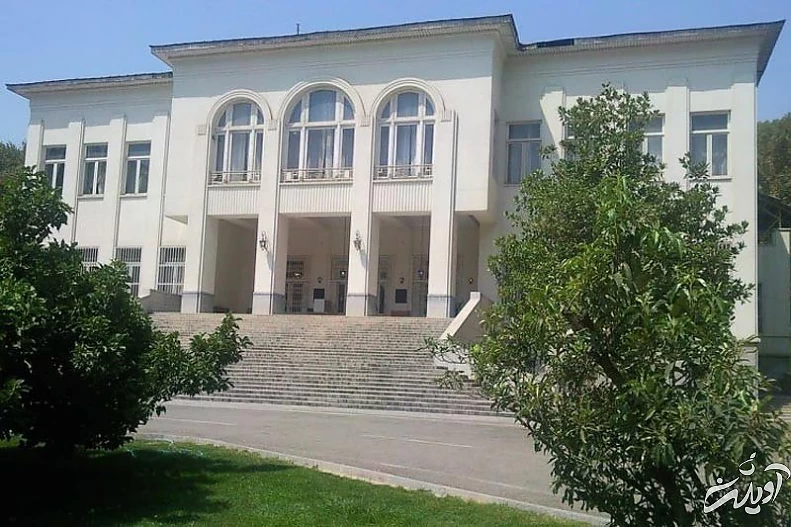 نمای بیرونی کاخ سفید یا موزه ملت در مجموعه سعد آباد